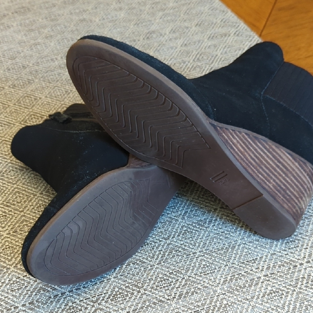 Toms Sadie Black Suede Ankle Wedge Booties - Picture 7 of 9